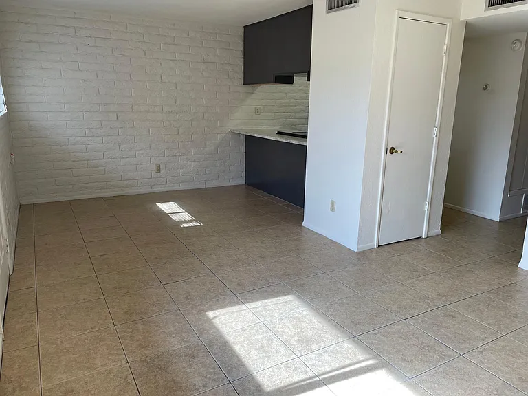 3416 E Monte Vista Dr — Photo 3