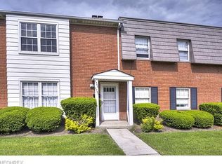 2755 Pease Dr #B206, Rocky River, OH 44116
