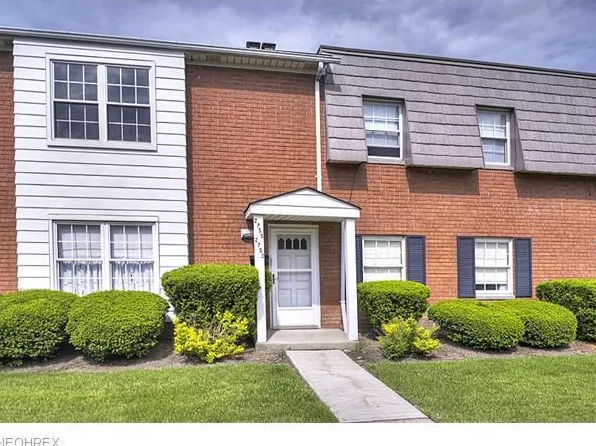 2755 Pease Dr #B206, Rocky River, OH 44116