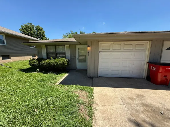 2BR 1BA Duplex w/ Garage and Shared Yard in Blue Springs, 402-404 SW 6th St #402, Blue Springs, MO 64014