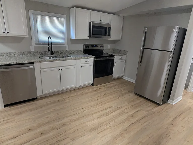 144 Andrew Dr — Photo 13