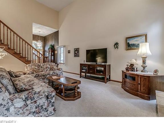 3rd image of 28751 Uxbridge Dr