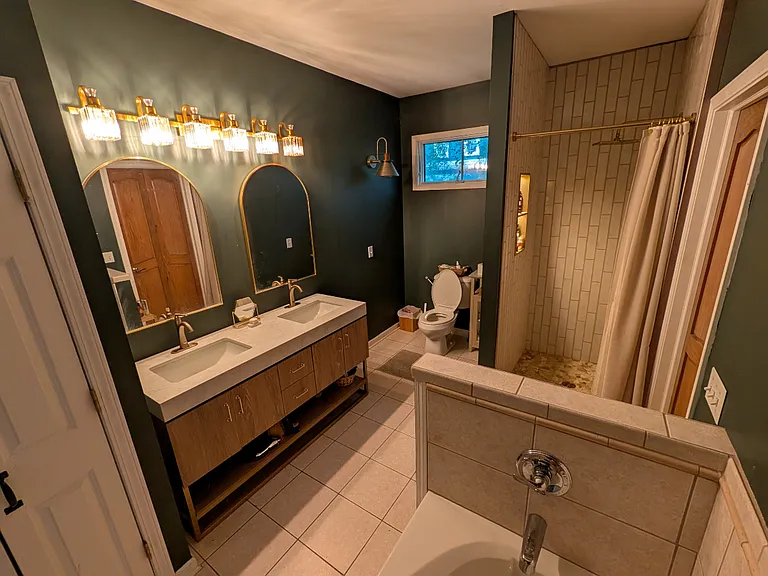 327 N Liberty St — Photo 11