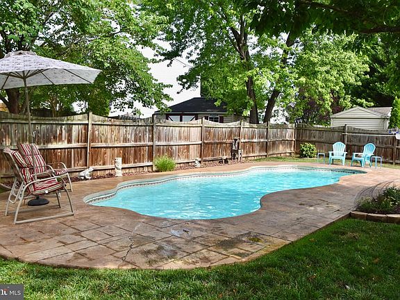 3rd image of 8908 Telford Ct