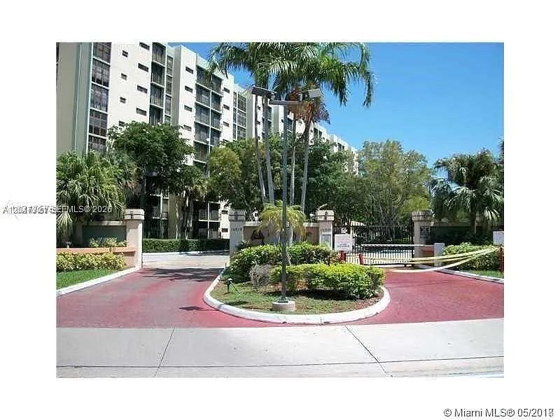 Building Photo - 17021 N Bay Rd #625