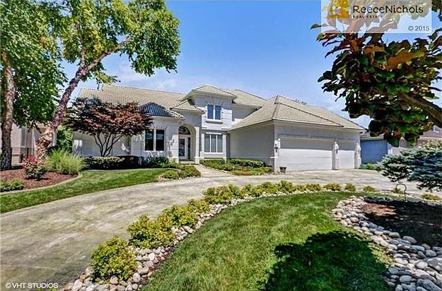 1.5 sty floor plan, 5 bedrooms with finished basement.