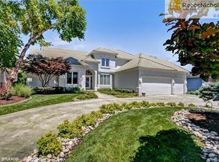 600 NE Shoreline Dr, Lees Summit, MO 64064