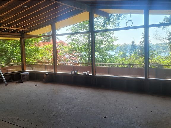 4th image of 2229 Madrona Drive