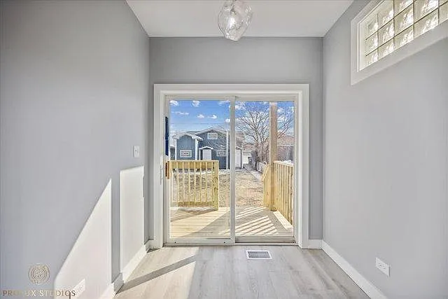 6423 S Knox Ave #1 — Photo 10