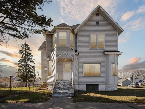 719 7th Ave, Menominee, MI 49858