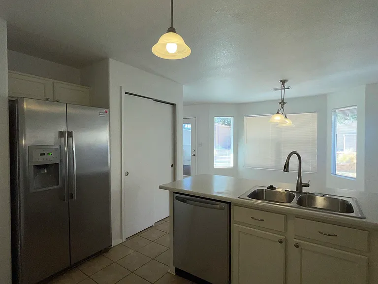 667 Vista Luna Ln SW — Photo 6