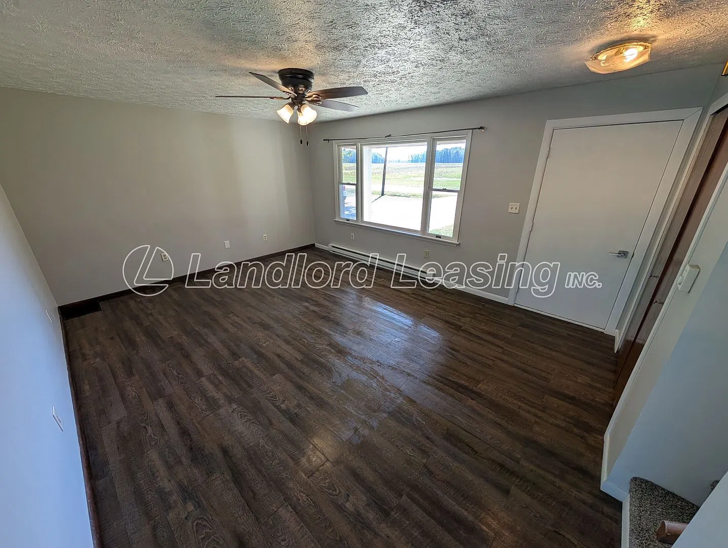 Spacious 4-Bedroom Home with Scenic Views in Wellington — Photo 2