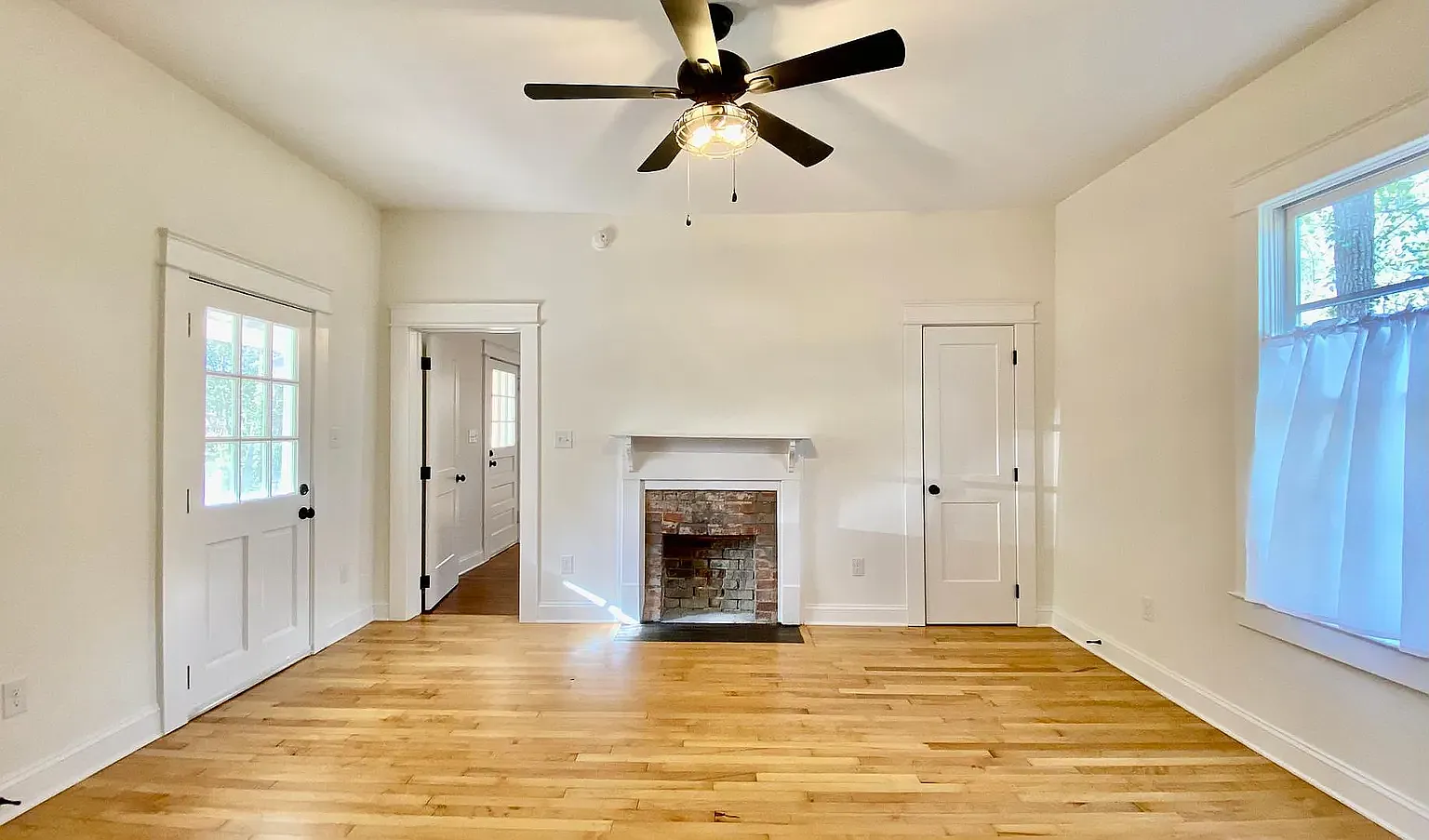 2 bed, 841 sqft, $1,420 — Photo 1
