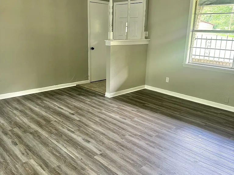 116 Medina Dr — Photo 3
