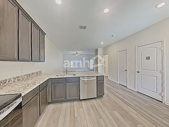 4th image of 7929 Cactus Plum Dr