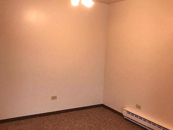 5th image of 563 Parkview Ln APT 1