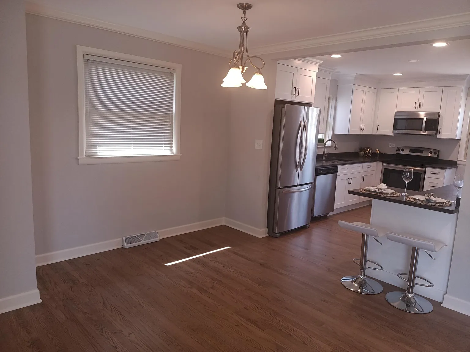 3 bed, 1600 sqft, $4,200 — Photo 3