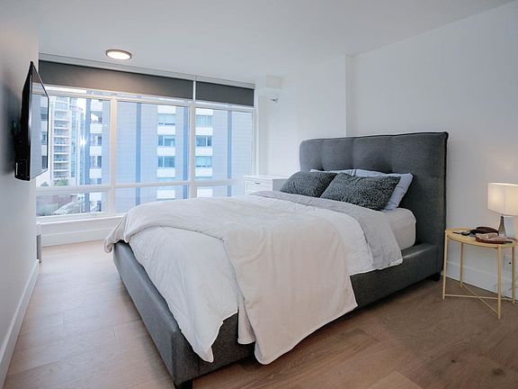 5th image of 1288 Alberni St #703