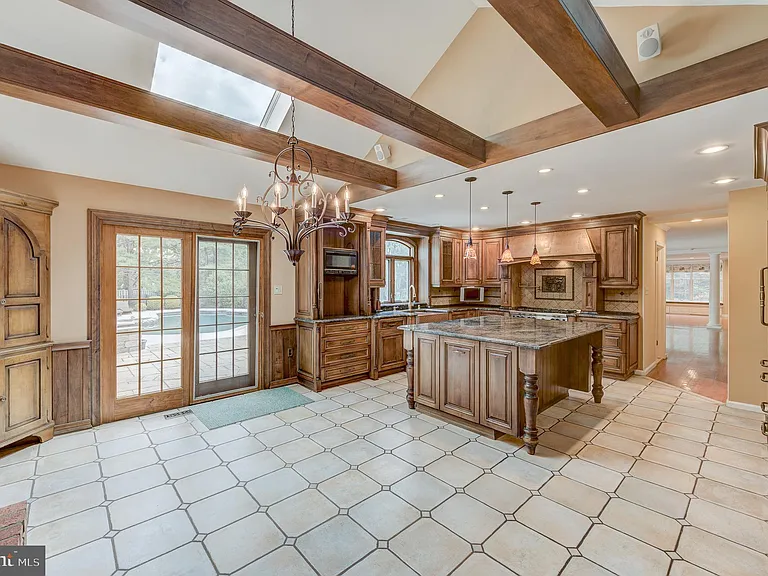 42 Ellsworth Dr — Photo 15