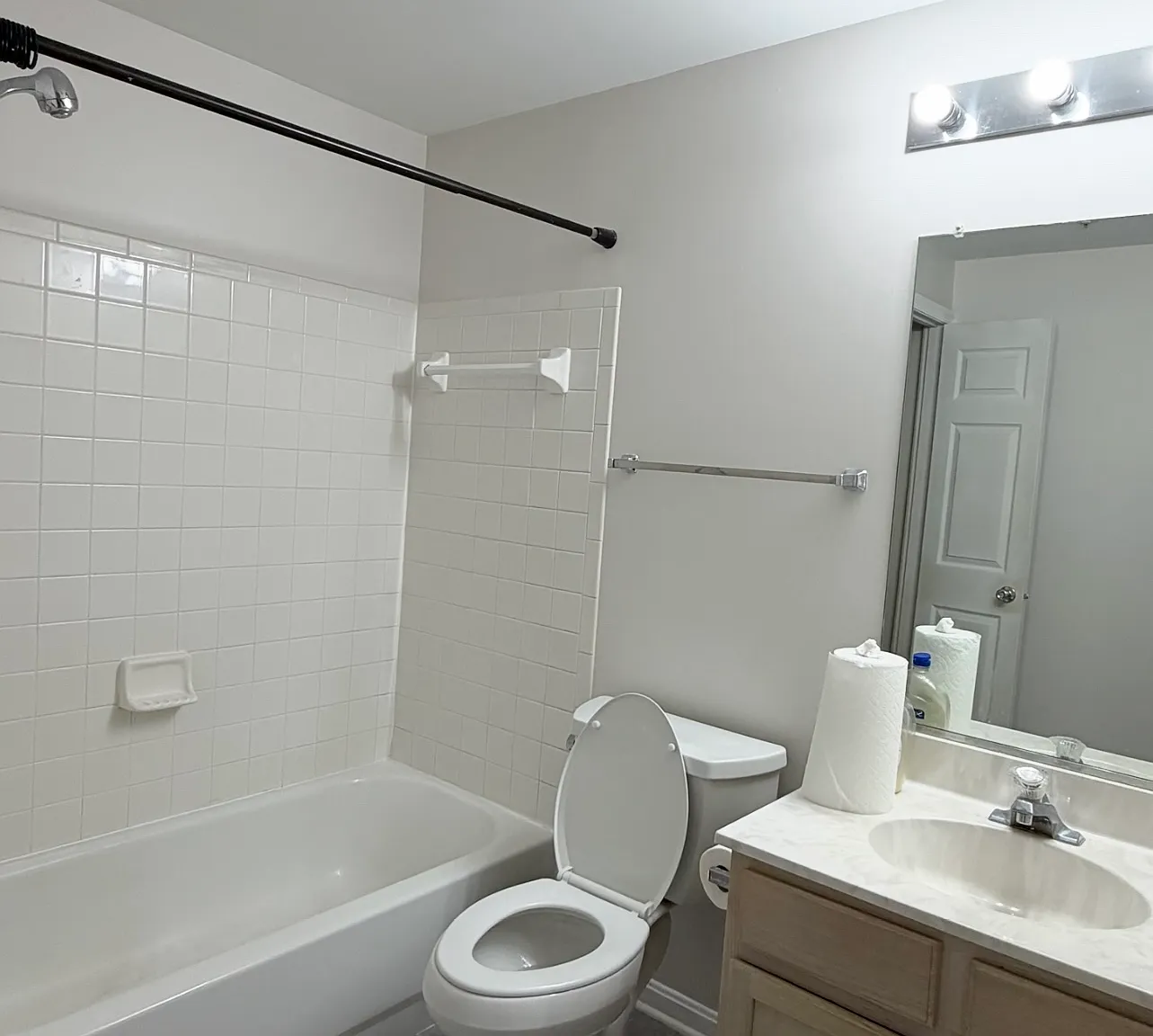 3 bed, 2.5 bath, 1800 sqft, $2,700 — Photo 4