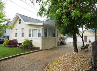 9 Hornsby St, Fords, NJ 08863