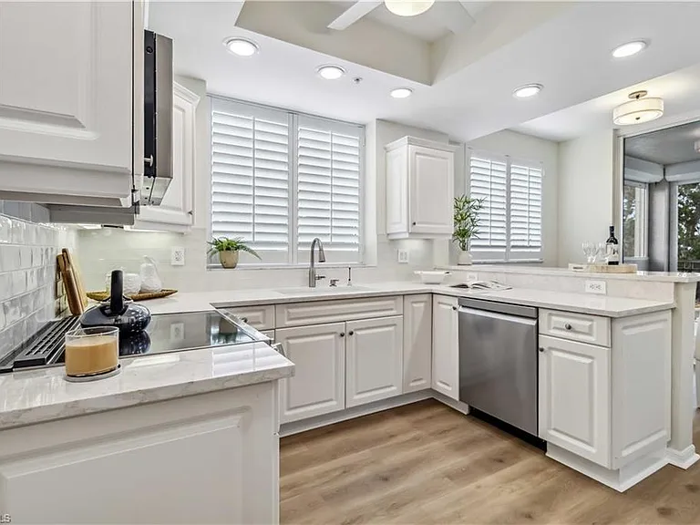 1001 Arbor Lake Dr #101 — Photo 17