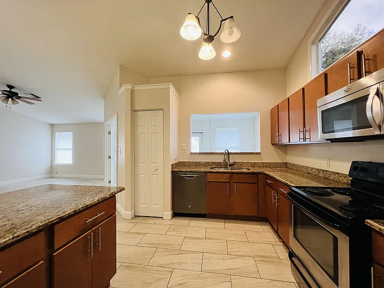 612 Sherwood Oaks Cir — Photo 3