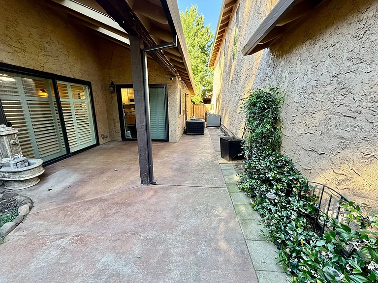 2619 Waverly Ct — Photo 11