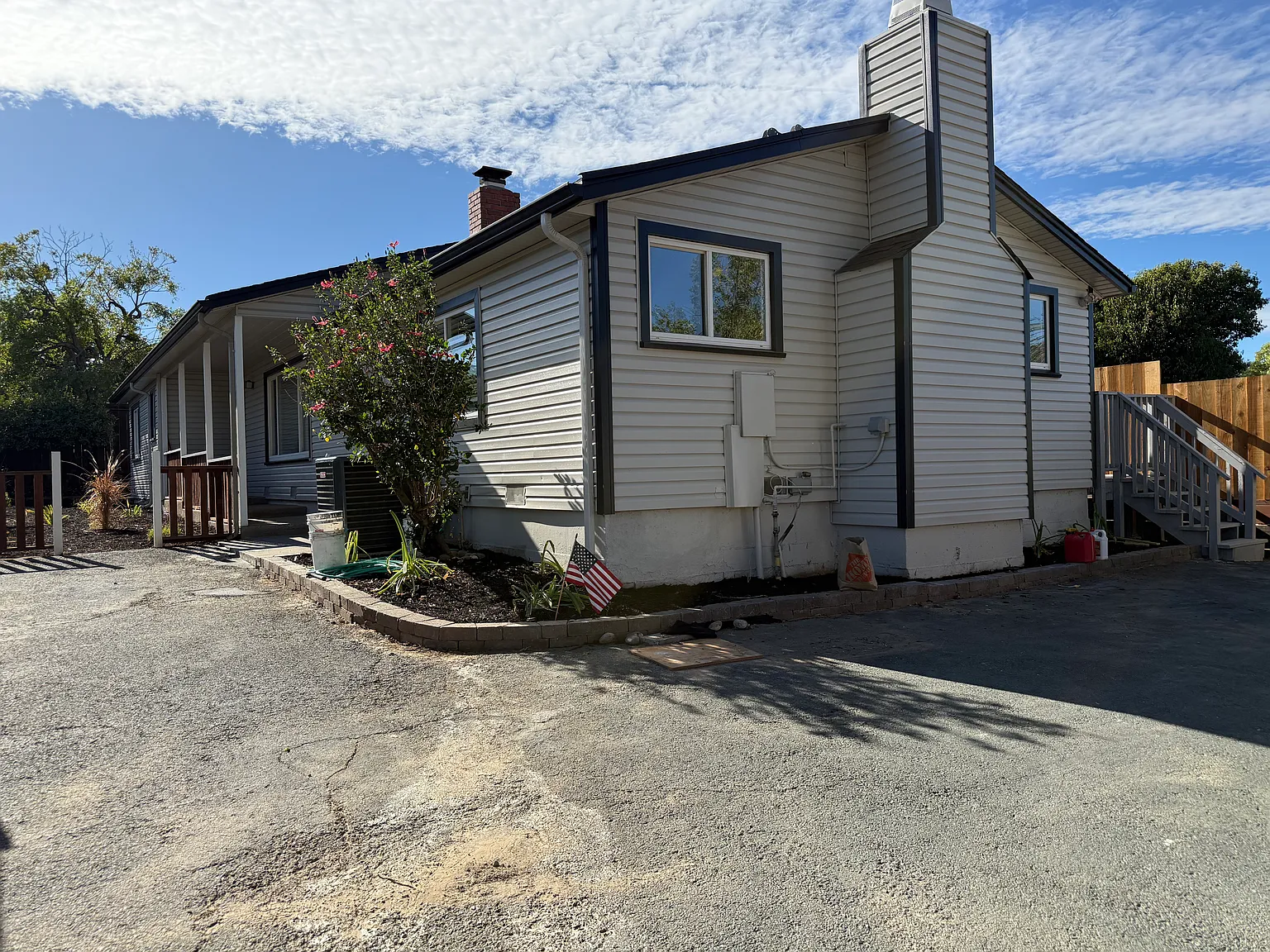 4552 Blum Rd — Photo 2