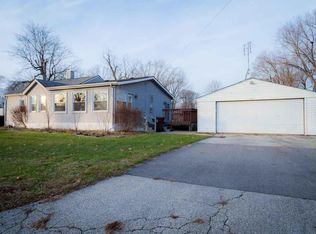 5748 Chestnut St, Roscoe, IL 61073