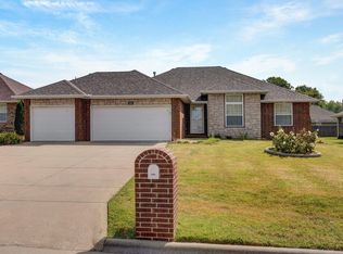 3986 S El Salvador Ave, Springfield, MO 65807