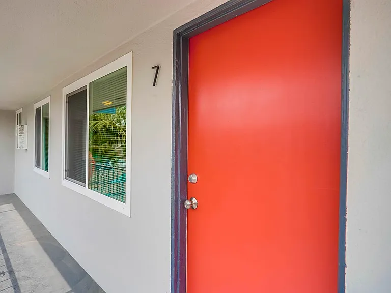 900 Alamitos Ave — Photo 33