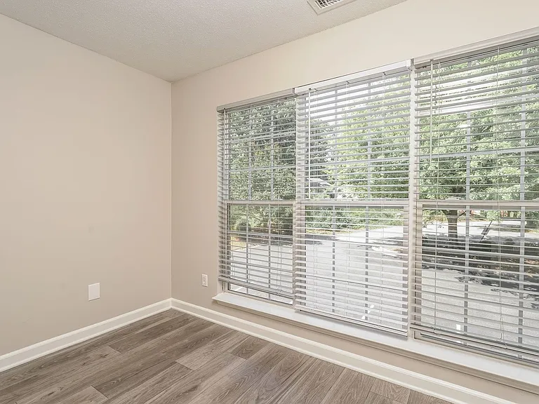 Wendover Ridge Apartments — Photo 19