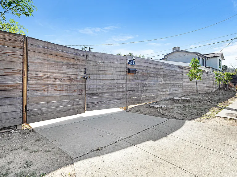 5554 Capistrano Ave — Photo 16