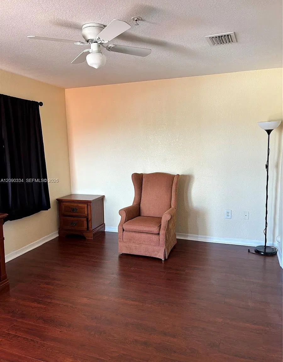 3 bed, 1123 sqft, $2,500 — Photo 3
