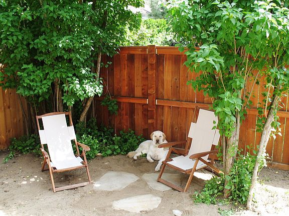 fenced yard. dog not included. 
