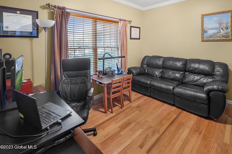 4th image of 5 Dutch Meadows Drive