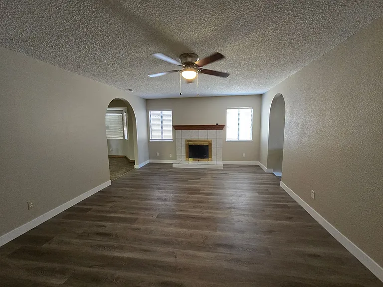 4647 Marnell Dr — Photo 32