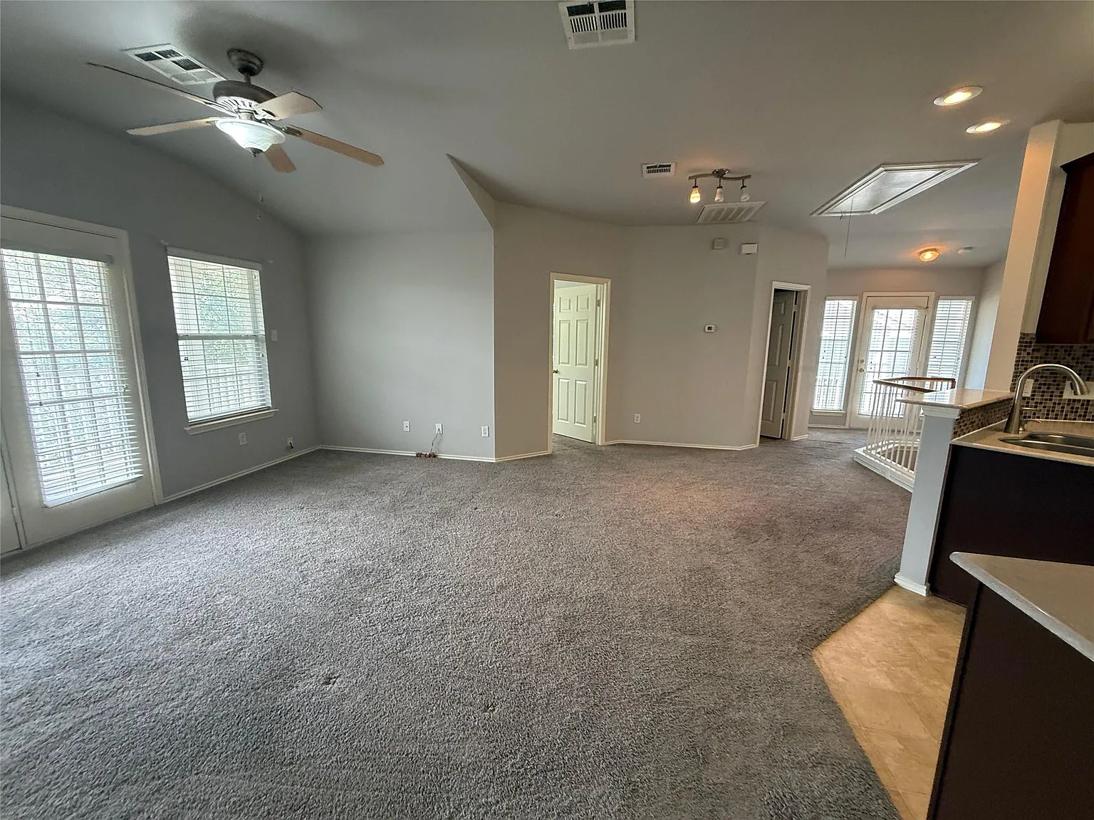 2 bed, 2.0 bath, 1089 sqft, $1,750 — Photo 3
