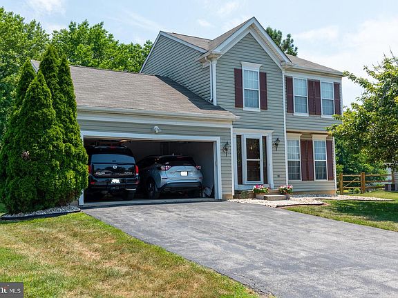2nd image of 21 E Hawthorne Dr