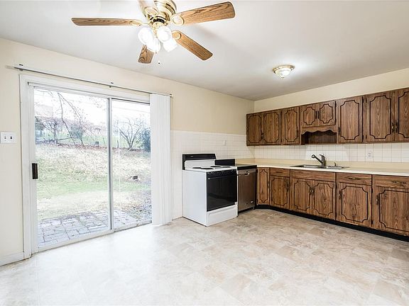 4th image of 1150 Carmona Dr