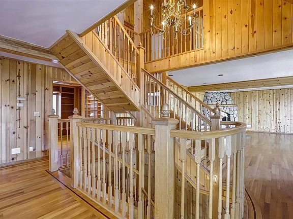 4th image of 451 Bay View Dr