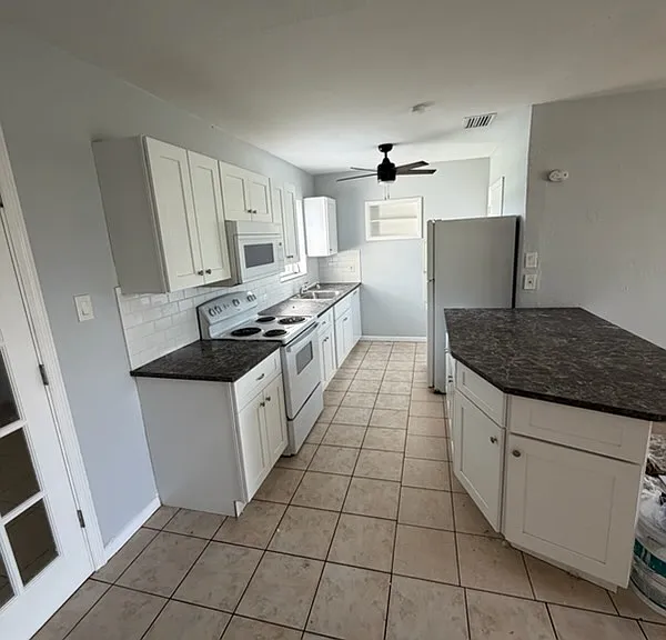 2216 Anne Ave — Photo 4