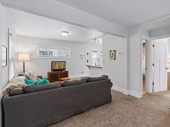 3rd image of 3007 Cleveland St NE