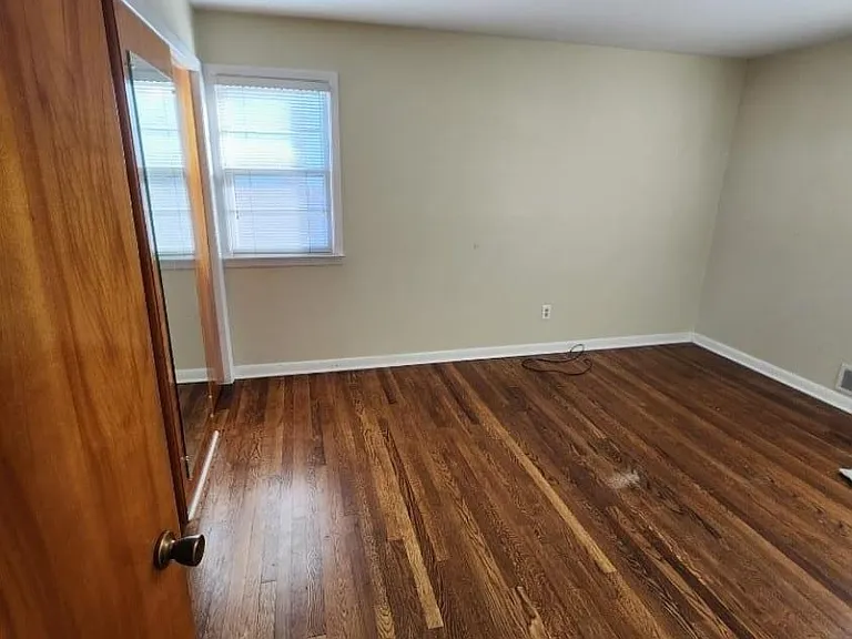 2105 Murray Ave — Photo 10