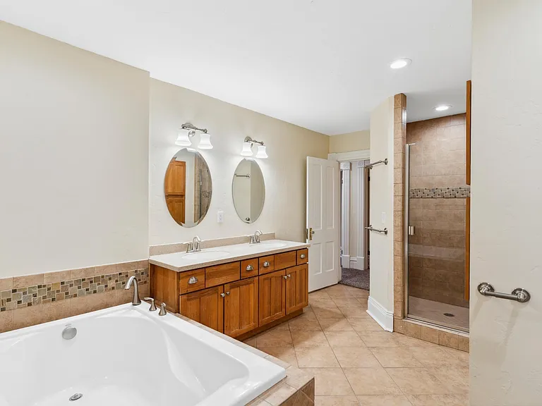 1023 N Weber St — Photo 5