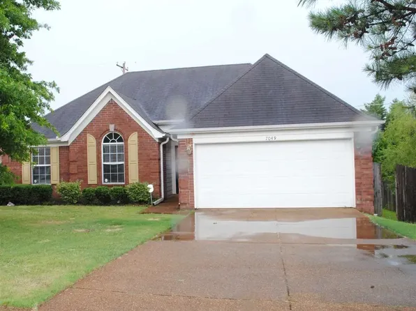 7049 Country Walk Dr, Cordova, TN 38018