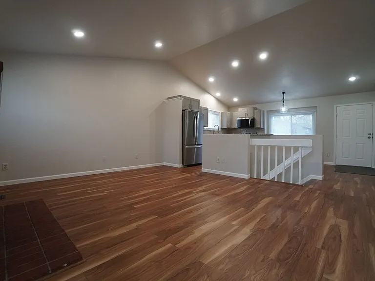 3070 Mirage Dr — Photo 7