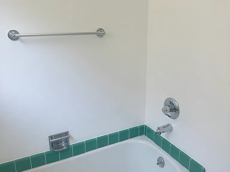 1009 N Sweetzer Ave #6 — Photo 2