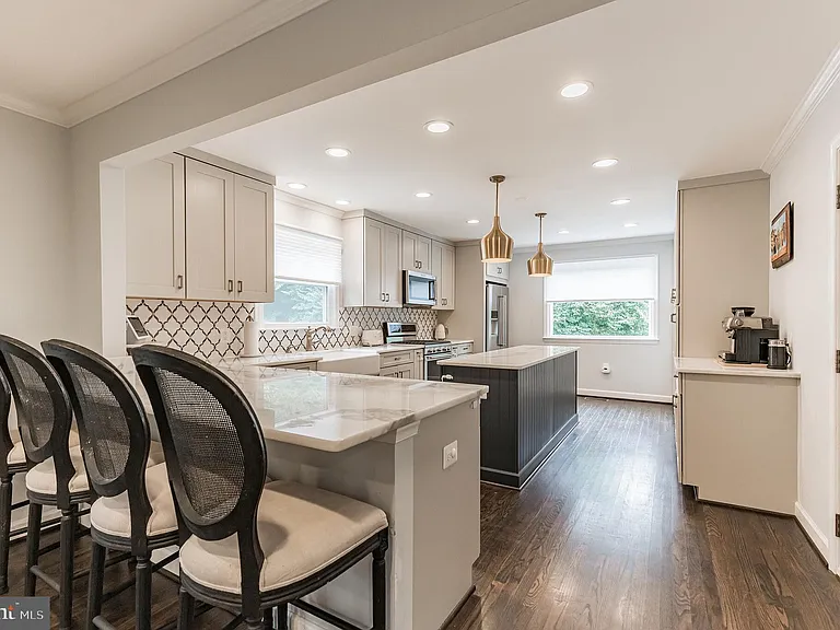9911 Barnsbury Ct — Photo 10